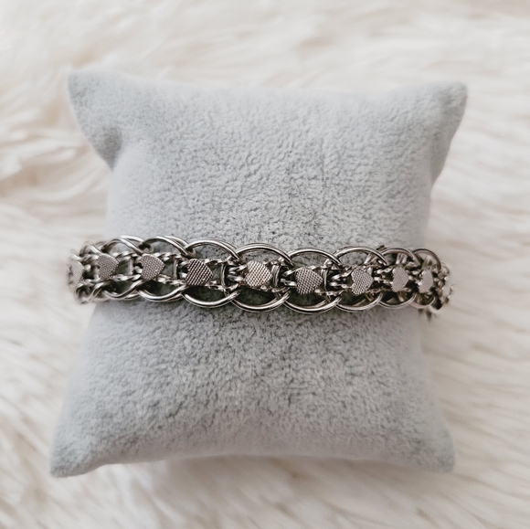 Monet Etched Heart Link Bracelet - Picture 3 of 10